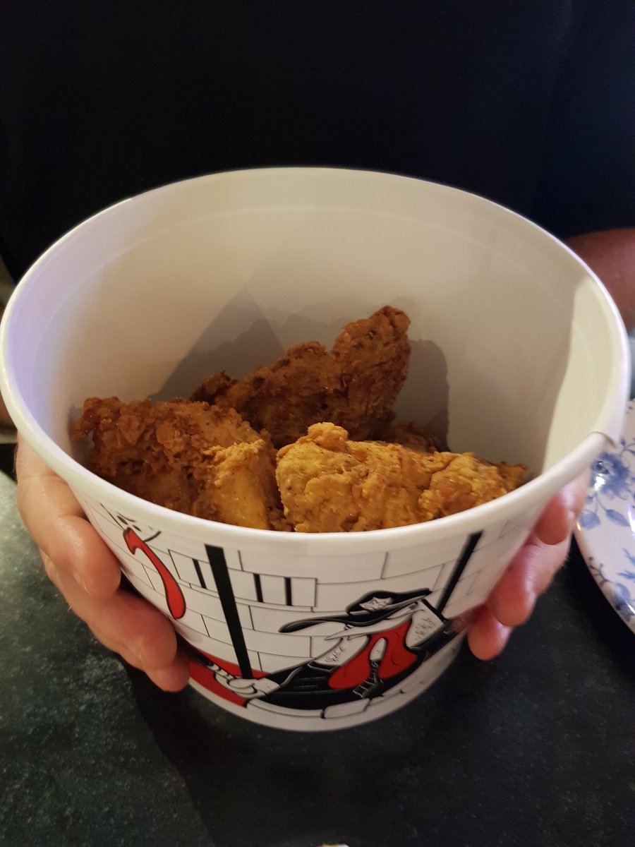 scotsunstyle's tweet photo. Tried the superb chicken at the new @AbsurdBirdUK in #Glasgow last night. Bucket-loads of love for the top on offer! https://t.co/abV2pKrAgv