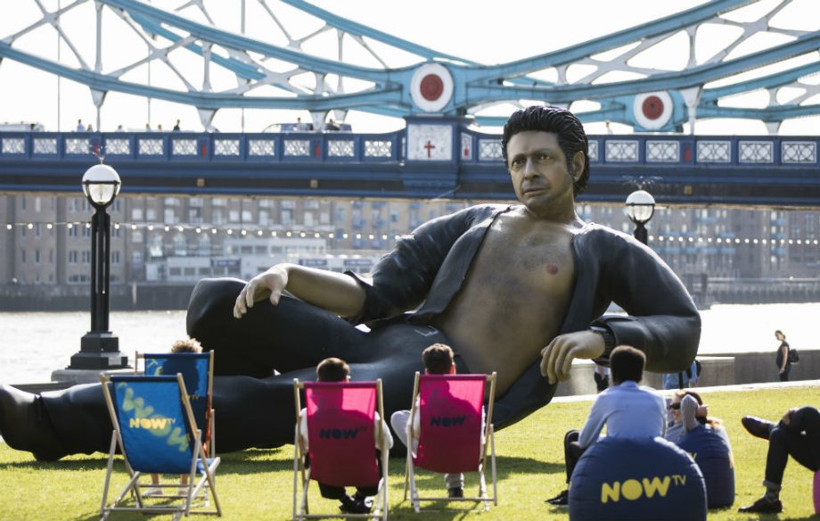 25ft Jeff Goldblum statue pops up in London to celebrate the 25th anniversary of Jurassic Park, which was June 11th, a month ago. Also none of the movie was filmed in London nor is Jeff Goldblum a native of the English capital. So let's just bask in its nonsensical glory.