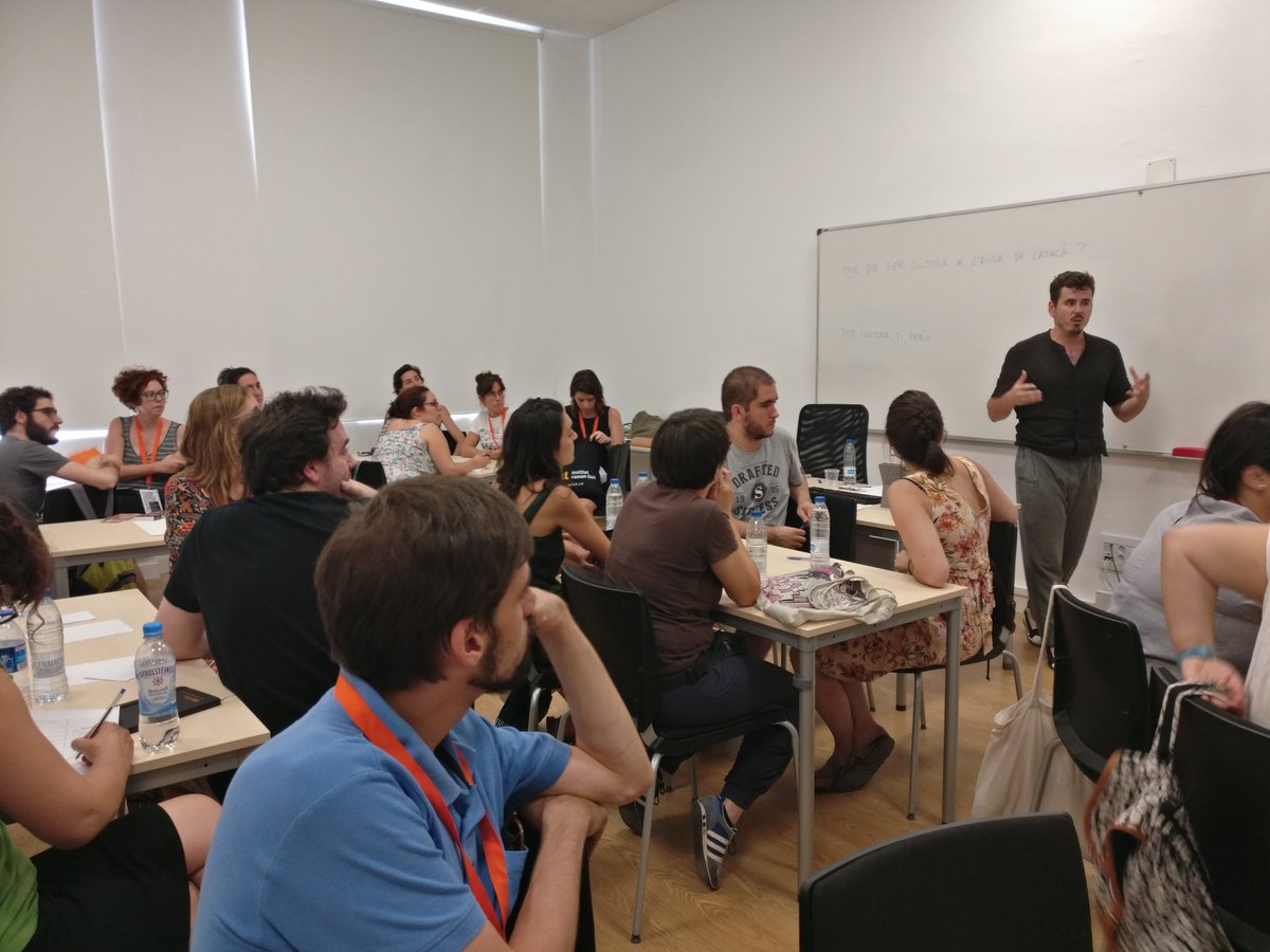 josepvidala's tweet photo. La cultura catalana a l'aula de llengua : Joan Miró, Roger Fusté i la perspectiva metodològica del GFEN. #JIPC18 #IRLlull https://t.co/nk86ZJNcRc