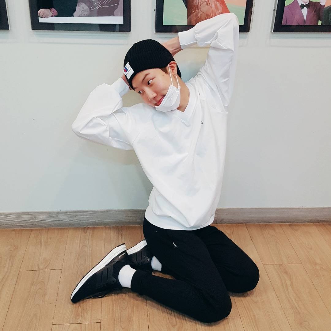 jw992_jira's tweet photo. อย่าหาว่าพิสอนเรยนะโรซี่ ถ้าเทอจะมาสายนั่งเบ่บเน้ ให้ดูพิเป็นตัวอย่าง ดูแร้วจัม จัมแร้วนำไปใช้!! https://t.co/8Mmx7ZeoQr