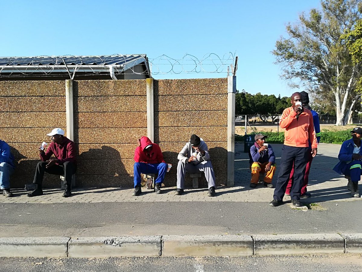WestCoastCol's tweet photo. Our Malmesbury Campus starting off our Mandela Day Celebrations.
Campus Manager and staff are spending their 67 minutes by distributing homemade soup to the unemployed of Malmesbury while they wait to get casual work #BeTheLegacy #WCCCares #MadibaForever https://t.co/gneiGCTBkn
