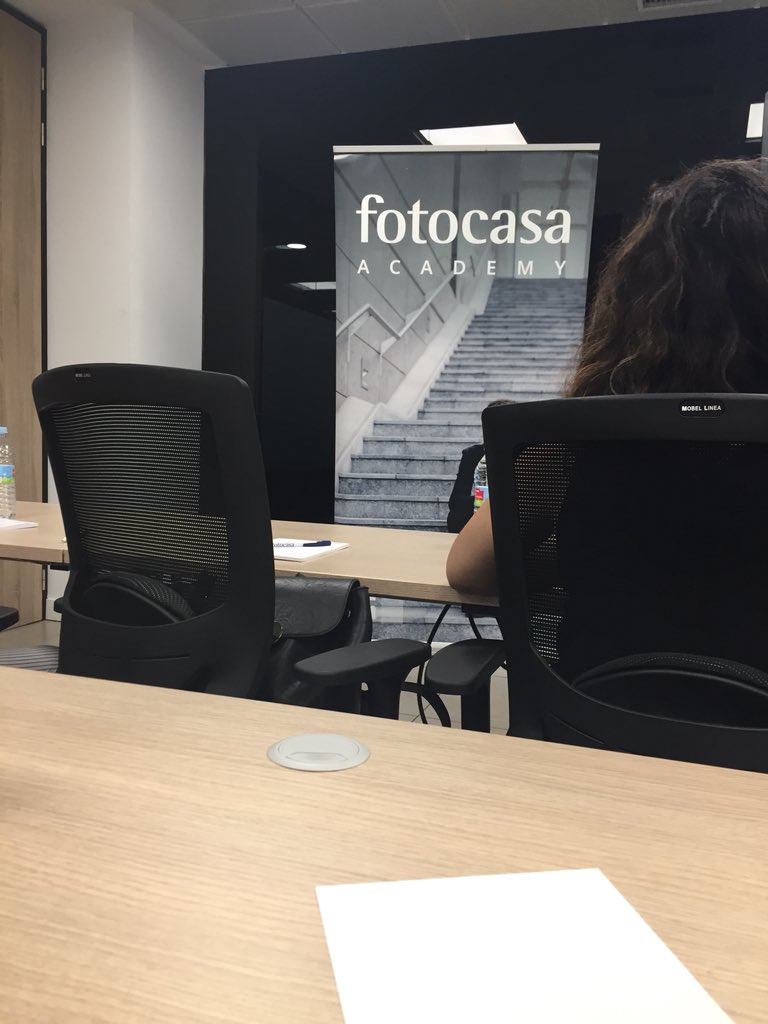 gch_chinchi's tweet photo. Nuevas herramientas con el gran Marcos!! #fotocasaacademy #FelizMiercoles https://t.co/yFzi1hgSm9