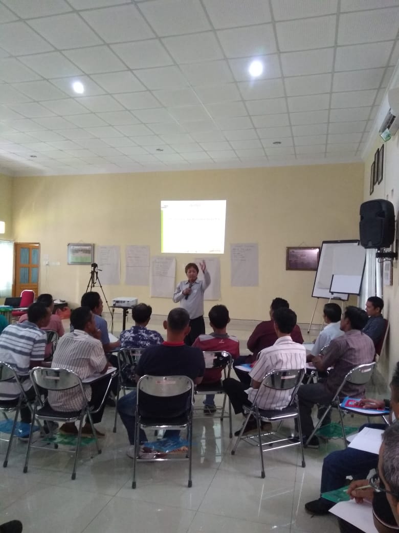 SMART_Sinarmas's tweet image. Pada 18-19 Juli 2018,kami mengadakan Lokalatih Peningkatan Kondisi dan Lingkungan Kerja bagi Pekerja Sawit di PT Anglo Eastern Plantation,Medan. Sebanyak 48 peserta mempelajari lebih lanjut tentang penerapan K3 bersama narasumber dari Kementerian Ketenagakerjaan &amp;amp; ILO #SMARTEvent