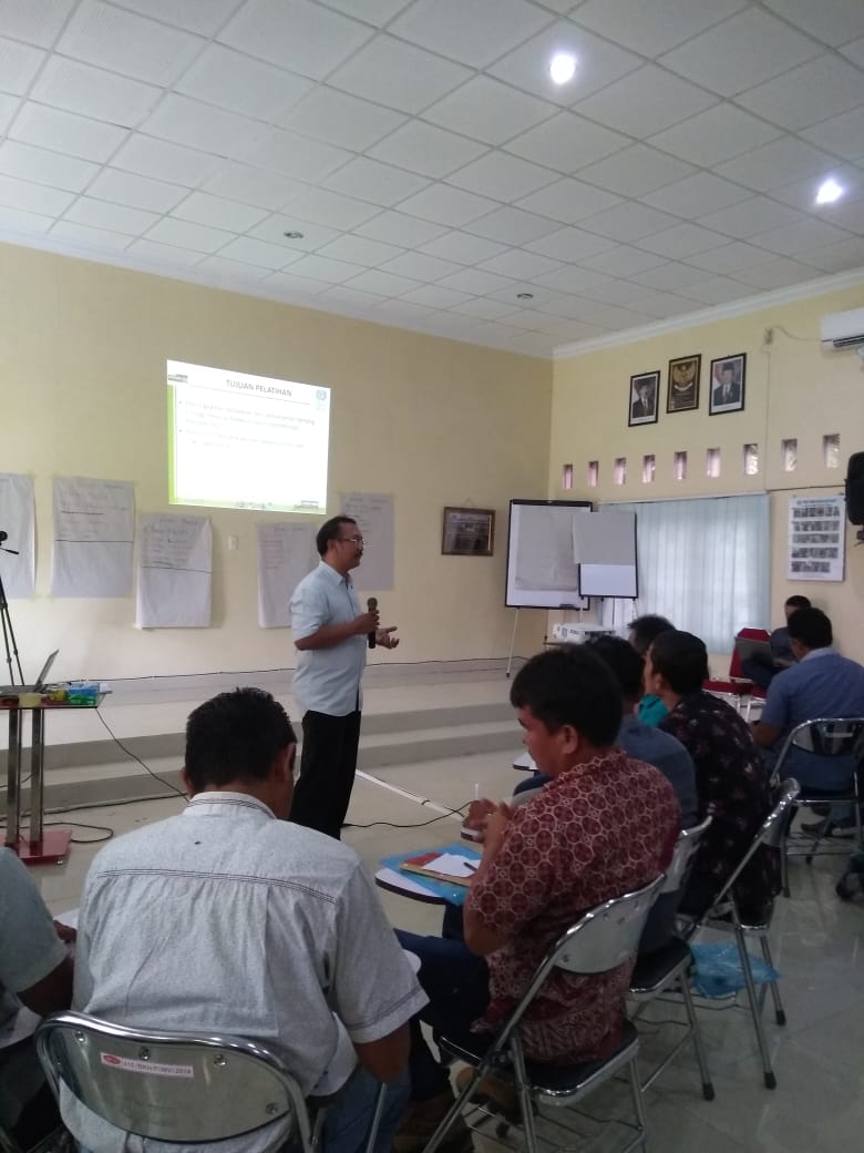 SMART_Sinarmas's tweet image. Pada 18-19 Juli 2018,kami mengadakan Lokalatih Peningkatan Kondisi dan Lingkungan Kerja bagi Pekerja Sawit di PT Anglo Eastern Plantation,Medan. Sebanyak 48 peserta mempelajari lebih lanjut tentang penerapan K3 bersama narasumber dari Kementerian Ketenagakerjaan &amp;amp; ILO #SMARTEvent