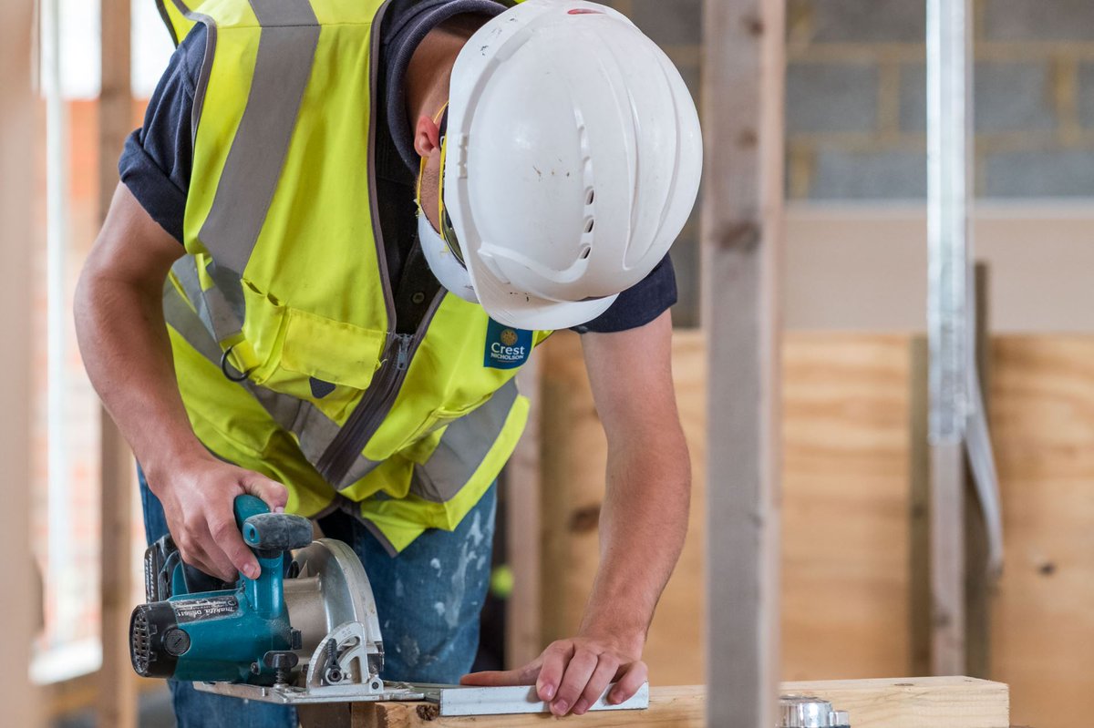 The UK needs 300,000 homes to be built every year, and we need people with the talent and drive to make this happen. Housebuilding is a growing industry where you’re in control of a career you can be proud of: bit.ly/1SXpl7M #buildafuture