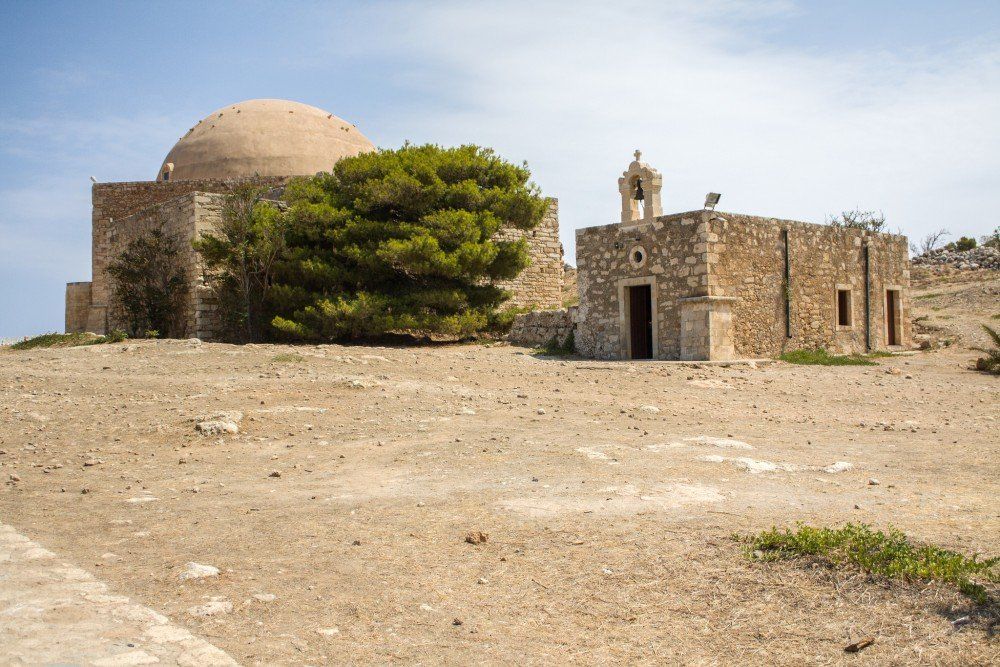 car_hire_crete's tweet photo. The Fortezza which is shaped like a star and is visible from all the corners of #Rethymnon is one of the highlights of the Old Town. Discover all the historic fortresses of #Crete which are witnesses to history which spans over thousands of years. 🏰 
https://t.co/1FaJd4f3ig https://t.co/t3NM3HivTB
