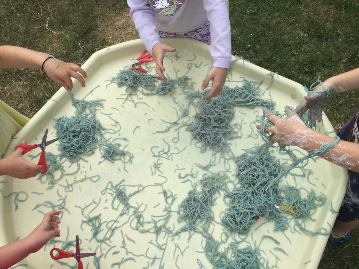 hillviewprimary's tweet image. Reception Class and HEY are having a fun morning of exploring and getting messy! #eyfsmessyplay #eyfsoutdoorlearning