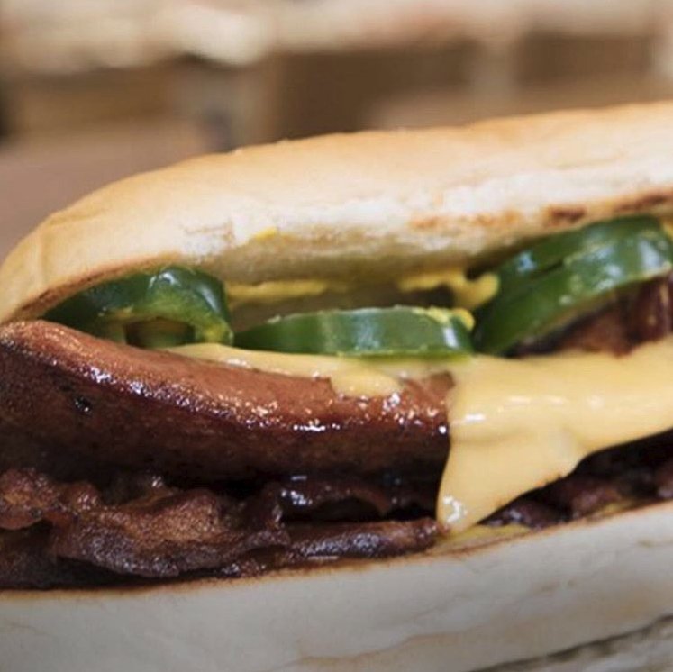 Five Guys Qatar on Twitter "هوت دوج+ إضافات = السعادة 🌭 📷 fiveguys