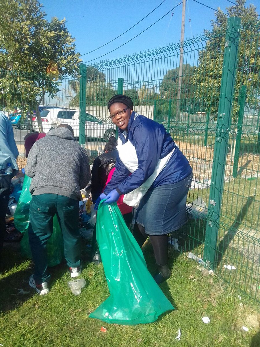 projectmindSA's tweet photo. Project MIND staff at Mfuleni Clinic giving back #67MinutesForMandela #MandelaDay #Mandela100 #67Minutes #BeTheLegacy #projectMINDsa @yugels @MeganMalann @InjuryDocClaire @CPMentalHealth @MHInnovation @MRCza https://t.co/PFvl9fILfG