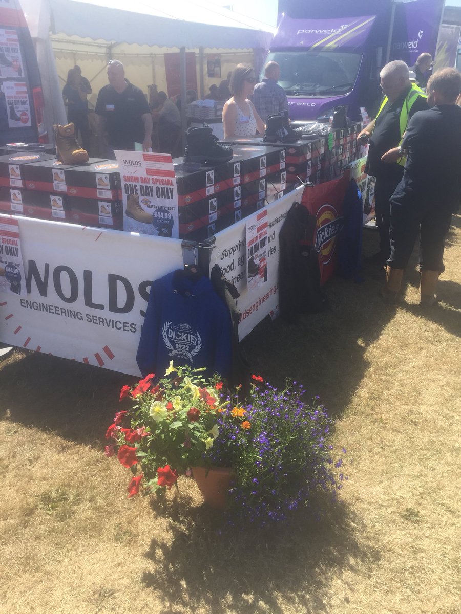 Andy_Law1963's tweet photo. #Dickies #offers @DriffieldShow visit @WOLDSENGSERVICE stand #freebies @jkoxley #thismanneedshelp @RobDickies @Chris_Dickies @Paul_WDE @DickiesEurope @carl_holder44 https://t.co/iXlR6e6uEa