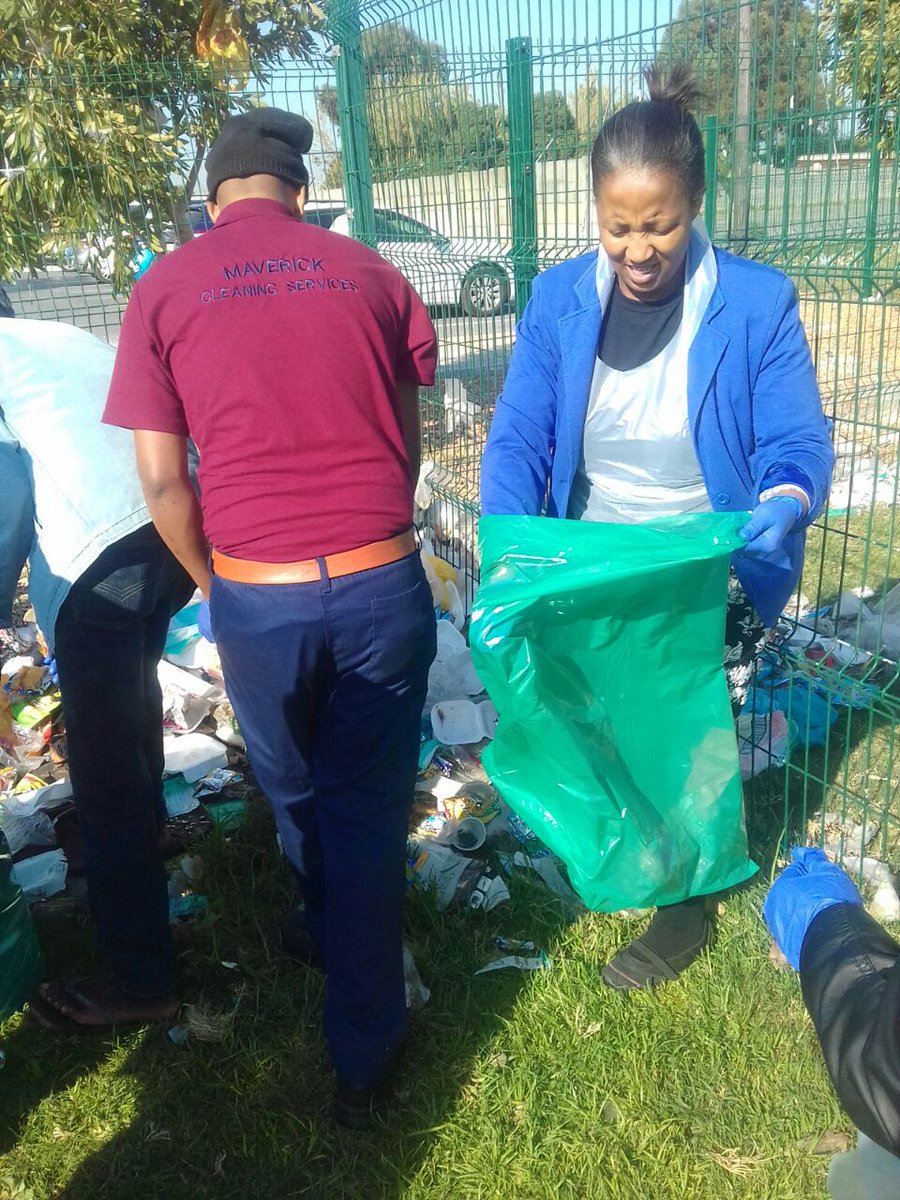 projectmindSA's tweet photo. Project MIND staff at Mfuleni Clinic giving back #67MinutesForMandela #MandelaDay #Mandela100 #67Minutes #BeTheLegacy #projectMINDsa @yugels @MeganMalann @InjuryDocClaire @CPMentalHealth @MHInnovation @MRCza https://t.co/PFvl9fILfG