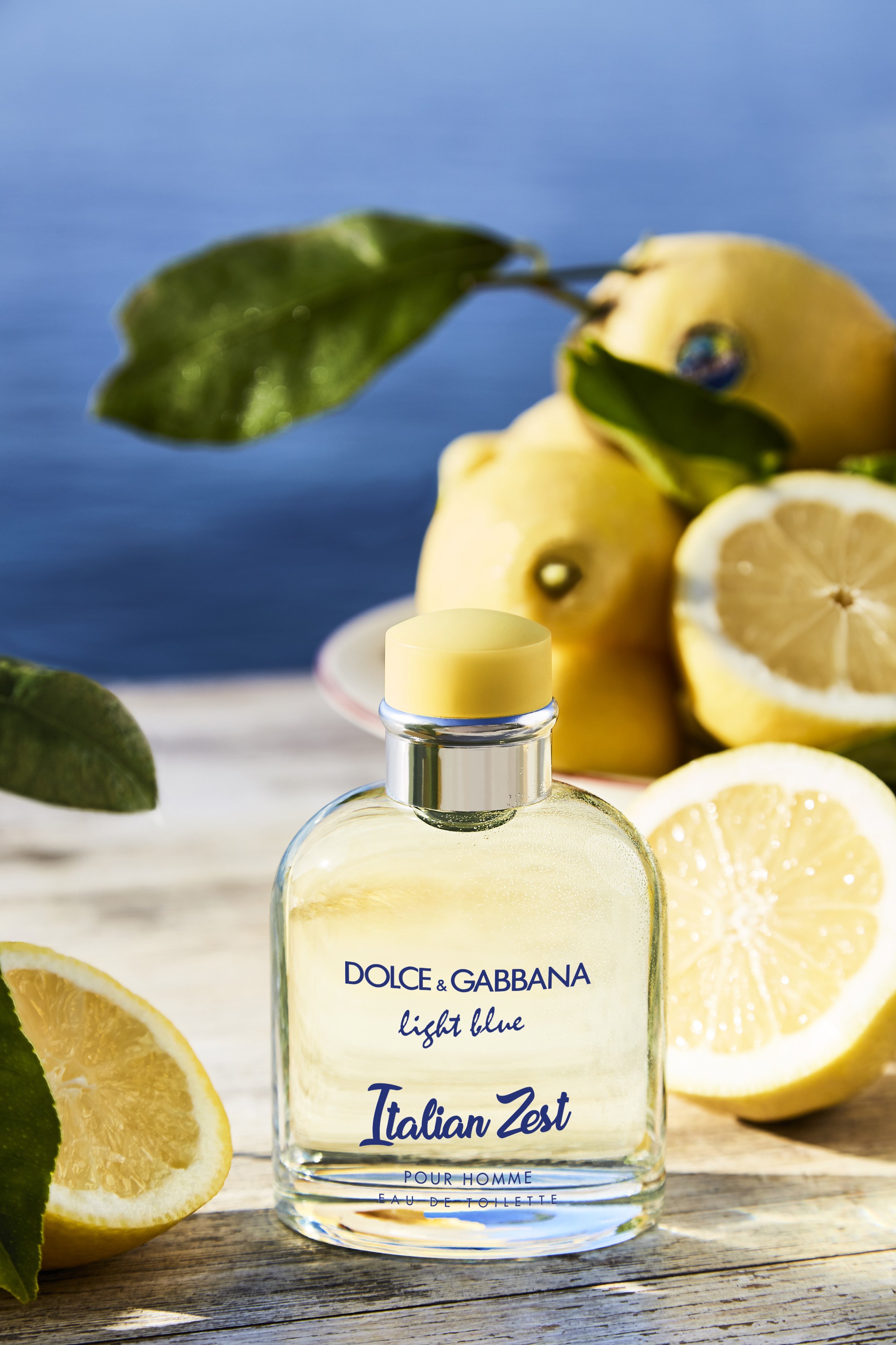 Dolce lemon. Dolce & Gabbana Light Blue Italian Zest pour homme 125 ml. Dolce Gabbana Light Blue Italian Zest. Light Blue Italian Zest мужские. Дольче Габбана цитрусовый аромат.