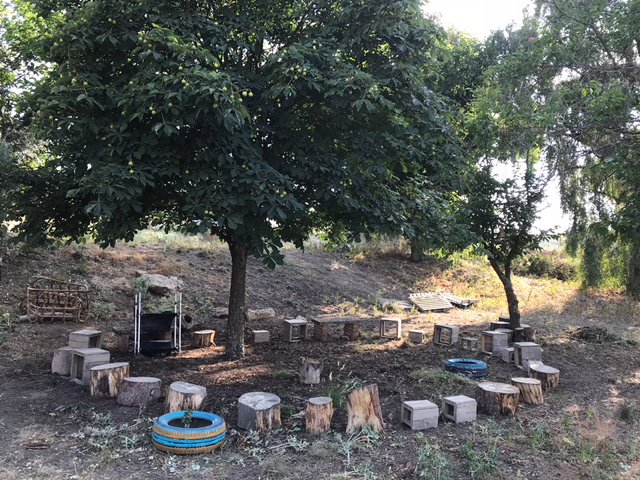 EscuelaIdeo's tweet photo. Preparando el aula de medio ambiente y el huerto que disfrutará todo el alumnado de @EscuelaIdeo el próximo curso #MedioAmbiente #naturaleza https://t.co/fXCLzyBciW