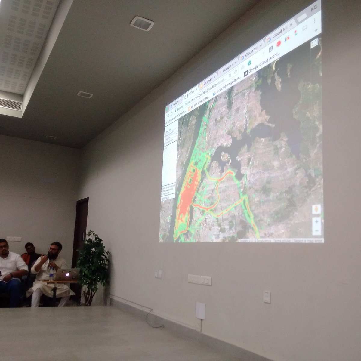 bhubglobal's tweet photo. Live traffic simulation model #mindblown @kc_ayyagari @GoogleDevsIN @NASSCOMStartUps #TVMgoogleML #BHub https://t.co/LUBuS1ydLg
