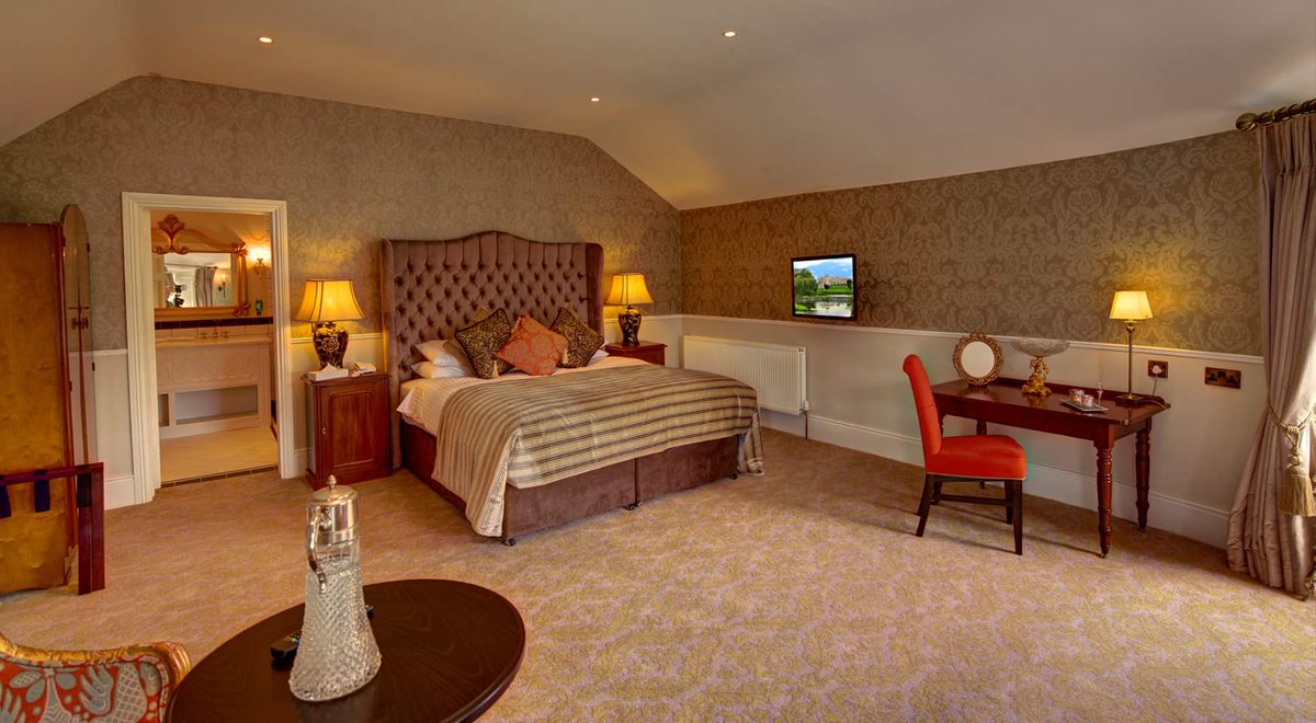 Bellingh4m's tweet photo. Bedroom Profile: The Music Room - this gorgeous room has a large double bed, free-standing roll-top bath and not forgetting the amazing view of the weir and the River Glyde! #LoveBellingham #castleaccommodation #weddingaccommodation https://t.co/iABLp47r9P