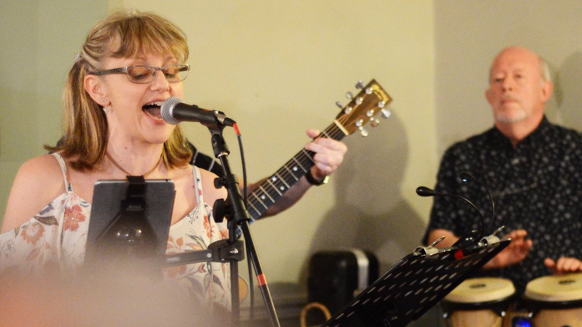 It's Live Music Thursday tomorrow (3rd Thursday of the month) at Exeter Arms and we have a great selection of singers and musicians ready to take to the Open Mic from 7:00pm!
See you there. 🎤🎼🍻 #Rutland #LiveMusic #OpenMic
