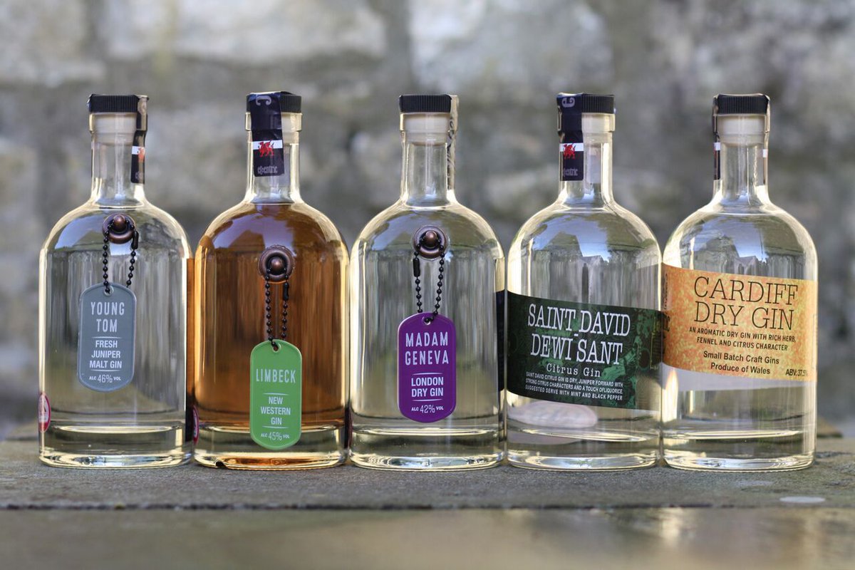 Jin. Wedi'i ddistyllu gan fragwyr, cymysgwyr a hyd yn
oed ddinesydd o Lantrisant.  Cwrw.  Wedi'i fragu gyda dŵr ffynnon o galon Cwm
Rhondda. Mae rhagor yn cael ei gynnig yn
Cegaid O Fwyd Cymru na bwyd gwych yn unig #CegaidOFwydCymru @whatsonrct <a href="/RCTCouncil/">RCT Council</a> @eccentricgin <a href="/CwmAles/">Cwm Rhondda Ales Ltd</a>