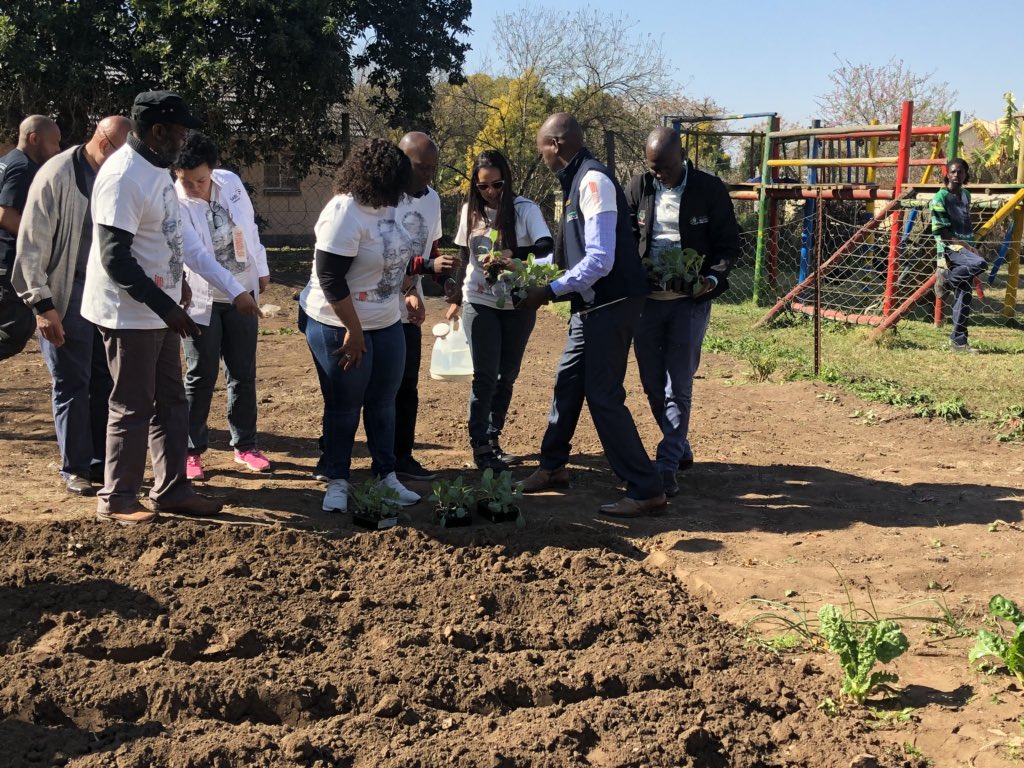 SAgovnews's tweet photo. @CommsZA Minister Nomvula Mokonyane at the Ekujabuleni Children’s Home #MandalaDay https://t.co/k2TwnFvvxx