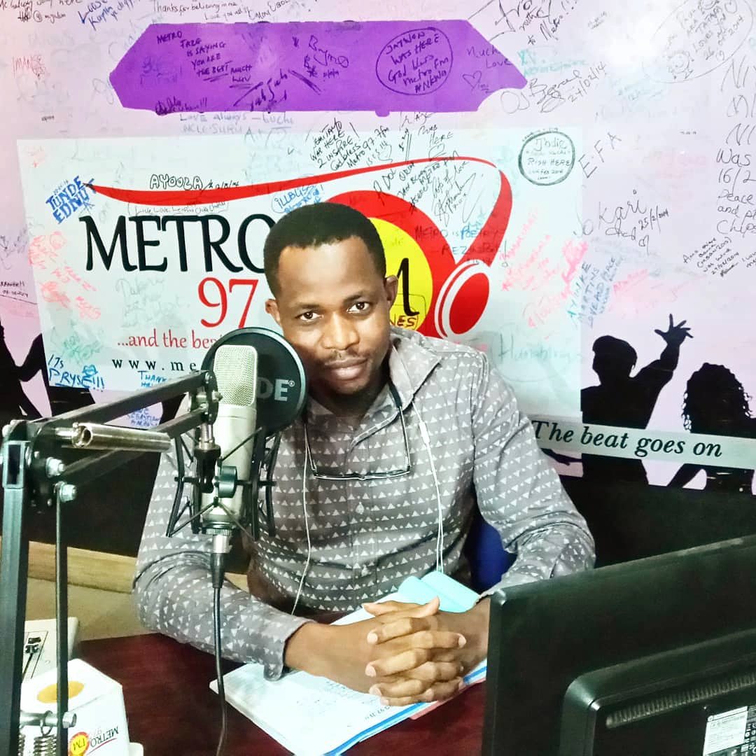 FirstSonar's tweet image. Hello friend 😉. Join me for today's edition of #TheCafe - I, Sunday Sonar Imonah 📷 🐦 @FirstSonar 🌴 🌴 🌴 will free live on the show 🙌 🎧 🙌 tune in.

Listen live 🌍: radionigerialive.com/listen/metro

2:00 pm - 4:00 pm
Weekdays... 📻 🔥 Metro 97.7FM ✌

#TheCafe #FirstSonar #MetroFM