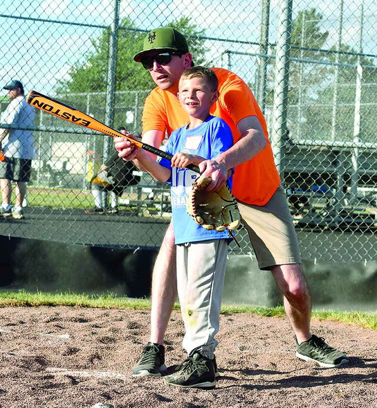 Courier_Sports's tweet photo. Mets lefty @jerryblevins had his annual baseball camp for more than 200 area kids in Arcadia yesterday. @DaveHanneman caught up with him. If you read anything today read this
https://t.co/hGUV2jmlVQ
Photos by @FlowyDNA https://t.co/T4x37aU2zU