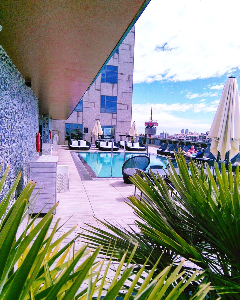 Nos gusta tomar el sol y disfrutar de los dias de calor en <a href="/theclockterrace/">The Clock Terrace</a>. ¿Te vienes?😎❤🌞#bestplan
-
We like to get tanned and enjoy  these hot days. Wanna join us?😎❤🌞#bestplan