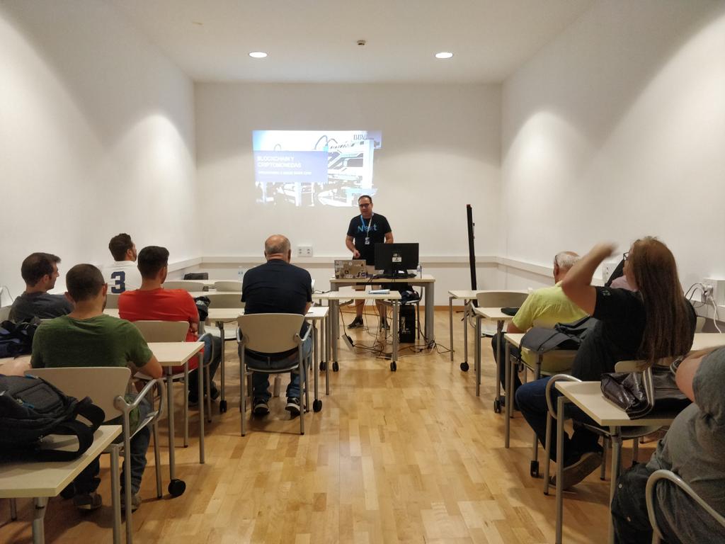 garnaizd92's tweet image. Comienza la charla de @javioreto, &apos;blockchain y criptomonedas&apos; en #TLPinnova. @BBVANext