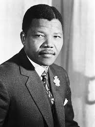 jaarreaza's tweet photo. A cien años del nacimiento de Nelson Mandela: gigante y valiente en las batallas por la igualdad; digno e incólume en la resistencia; comprensivo, justo y generoso para la Paz. Un líder de la libertad y el socialismo en África, en toda la humanidad y para todos los tiempos. https://t.co/ScwM2WEoIc