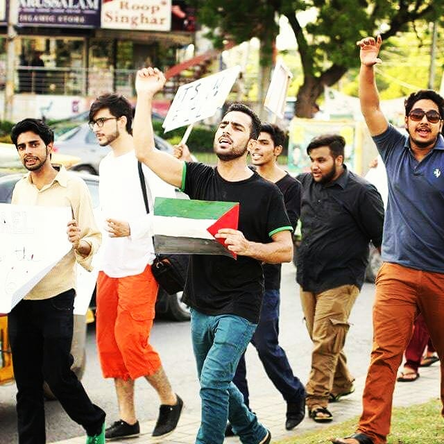 husaynsays's tweet photo. #Gaza #Peaceful #Protest #against
#Israel . We can't do Much but still we can raise our voice #saveGaza  #FreePalestine https://t.co/hxTFtgeKLC