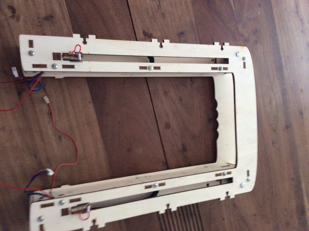 Imprimantes3D's tweet image. [Live Tweet MiniCut2d+] Le châssis de l&apos;axe Z

Cela commence à prendre forme 😎
Ce kit est un véritable puzzle à l&apos;exception prêt que toutes les pieces sont numérotées 😀

Bonne qualité du bois avec une bonne solidité de l&apos;ensemble 👍

#maker #cncfab @elcp72 @MiniCut2d