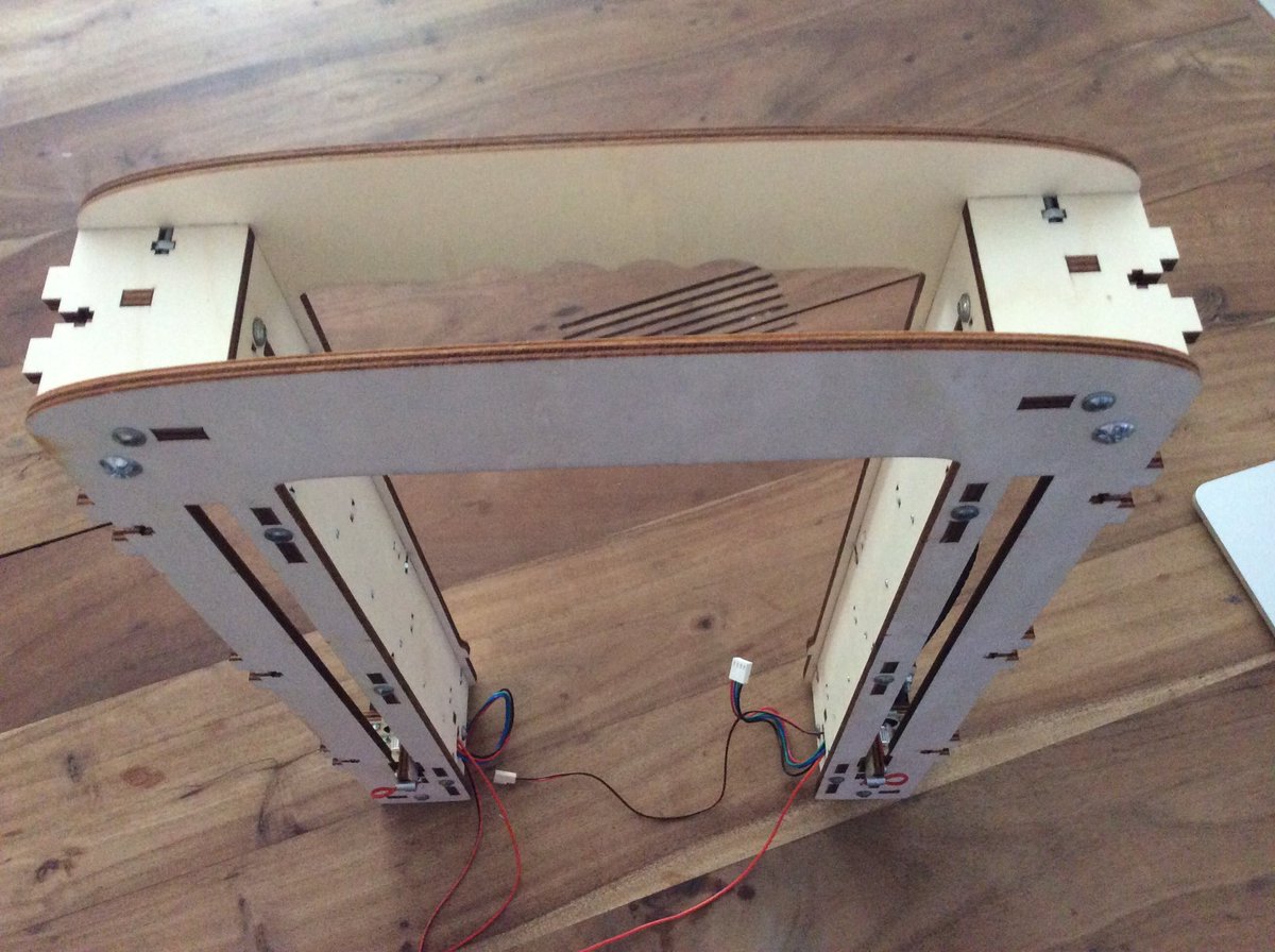 Imprimantes3D's tweet image. [Live Tweet MiniCut2d+] Le châssis de l&apos;axe Z

Cela commence à prendre forme 😎
Ce kit est un véritable puzzle à l&apos;exception prêt que toutes les pieces sont numérotées 😀

Bonne qualité du bois avec une bonne solidité de l&apos;ensemble 👍

#maker #cncfab @elcp72 @MiniCut2d