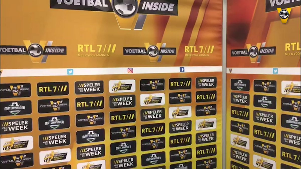 vtbl's tweet photo. VIDEO - Gerard Joling ontdekt natte plek bij cameraman 💧💧https://t.co/9HgZqHBSMp
#voetbalinside #VIOBT #GerardJoling https://t.co/7LYldHbPgO