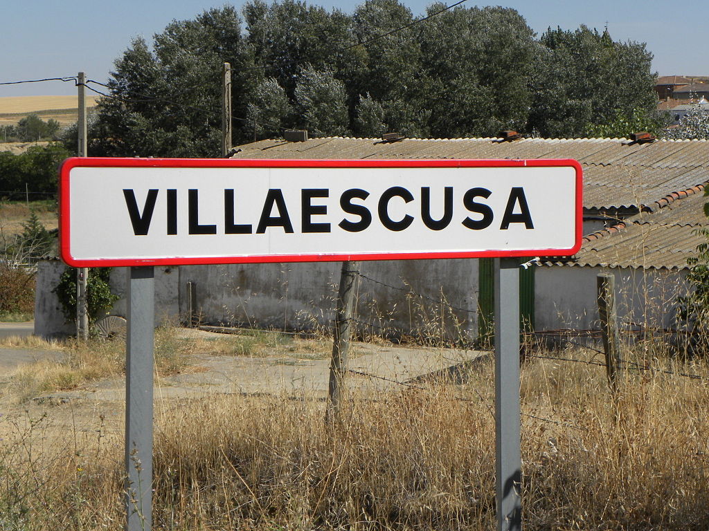 guardiacivil's tweet photo. Si en tu viaje de #Vacaciones2018 pasas por el pueblo zamorano de Villaescusa te advertimos que su nombre no es "excusa" para exceder el límite de velocidad; aunque su topónimo pueda venir de «villa excusada del pago de ciertos impuestos o tributos»

#ViajeSeguro #NoEsPorLaMulta https://t.co/bWFCLALx7i