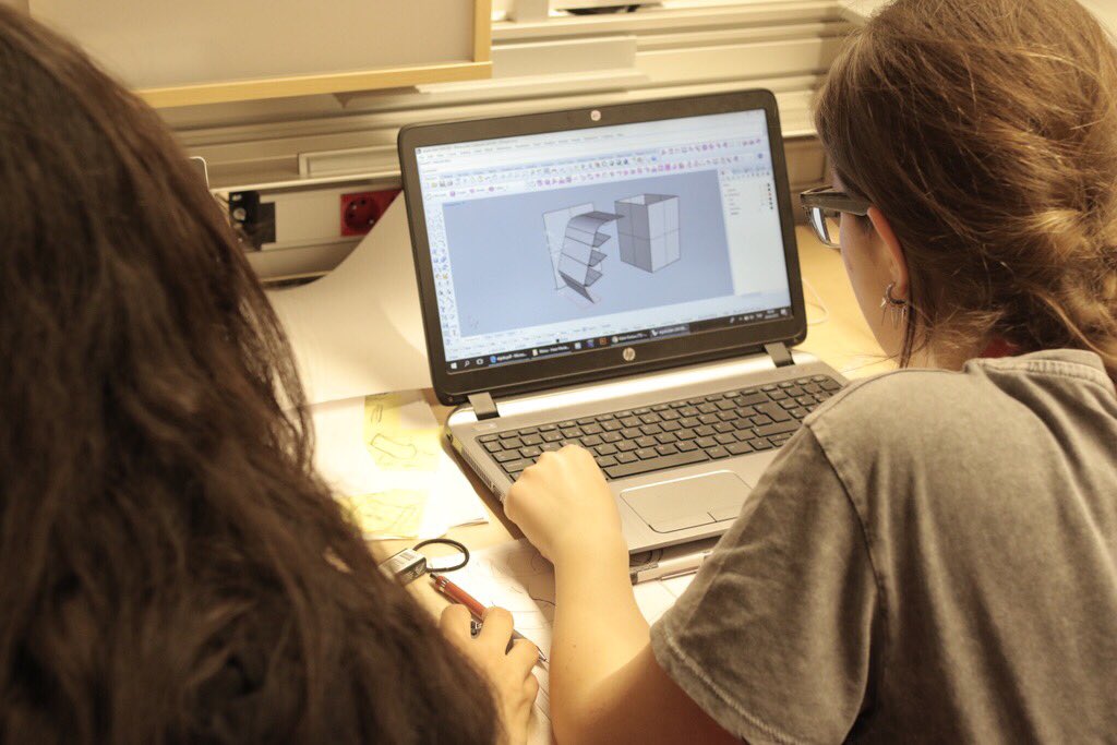 Algida Designathon sürecinde Atölyeye girme zamanı!
Yarışma süreci olarak Türkiye’de bir ilki denediğimiz Designathon’da 2. Aşamaya geçiyoruz. Seçilen projeler <a href="/kworkscenter/">KWORKS</a> Lab’de 1/5 ölçeğinde prototiplenecek ve kullanım senaryoları test edilecek.  #design #entas #prototype