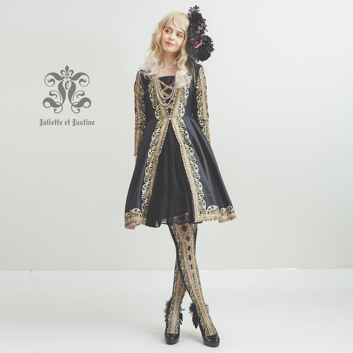J_et_J's tweet photo. 【受注開始】『L'art de l'existence Boléro　ラー デュ レグジスタンス』
Robe､Boléro､Chausettes の3点｡
モチーフは額縁!印象的で美しいコレクション｡
詳しくは⇒https://t.co/0WghrGNeD4　https://t.co/nXLScIstfc　https://t.co/Gvv3g0YAk4 https://t.co/CqsxAmxfNZ