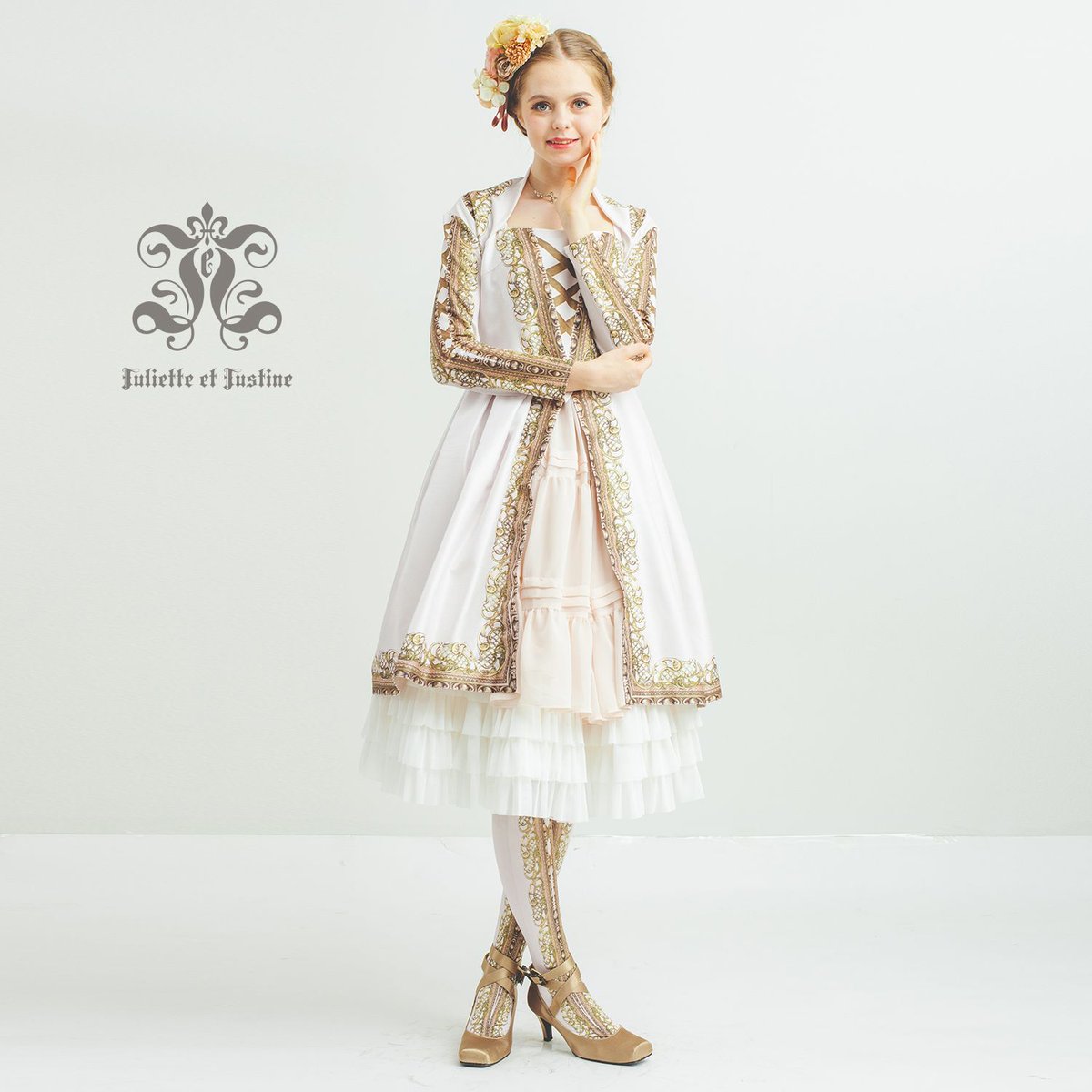 J_et_J's tweet photo. 【受注開始】『L'art de l'existence Boléro　ラー デュ レグジスタンス』
Robe､Boléro､Chausettes の3点｡
モチーフは額縁!印象的で美しいコレクション｡
詳しくは⇒https://t.co/0WghrGNeD4　https://t.co/nXLScIstfc　https://t.co/Gvv3g0YAk4 https://t.co/CqsxAmxfNZ