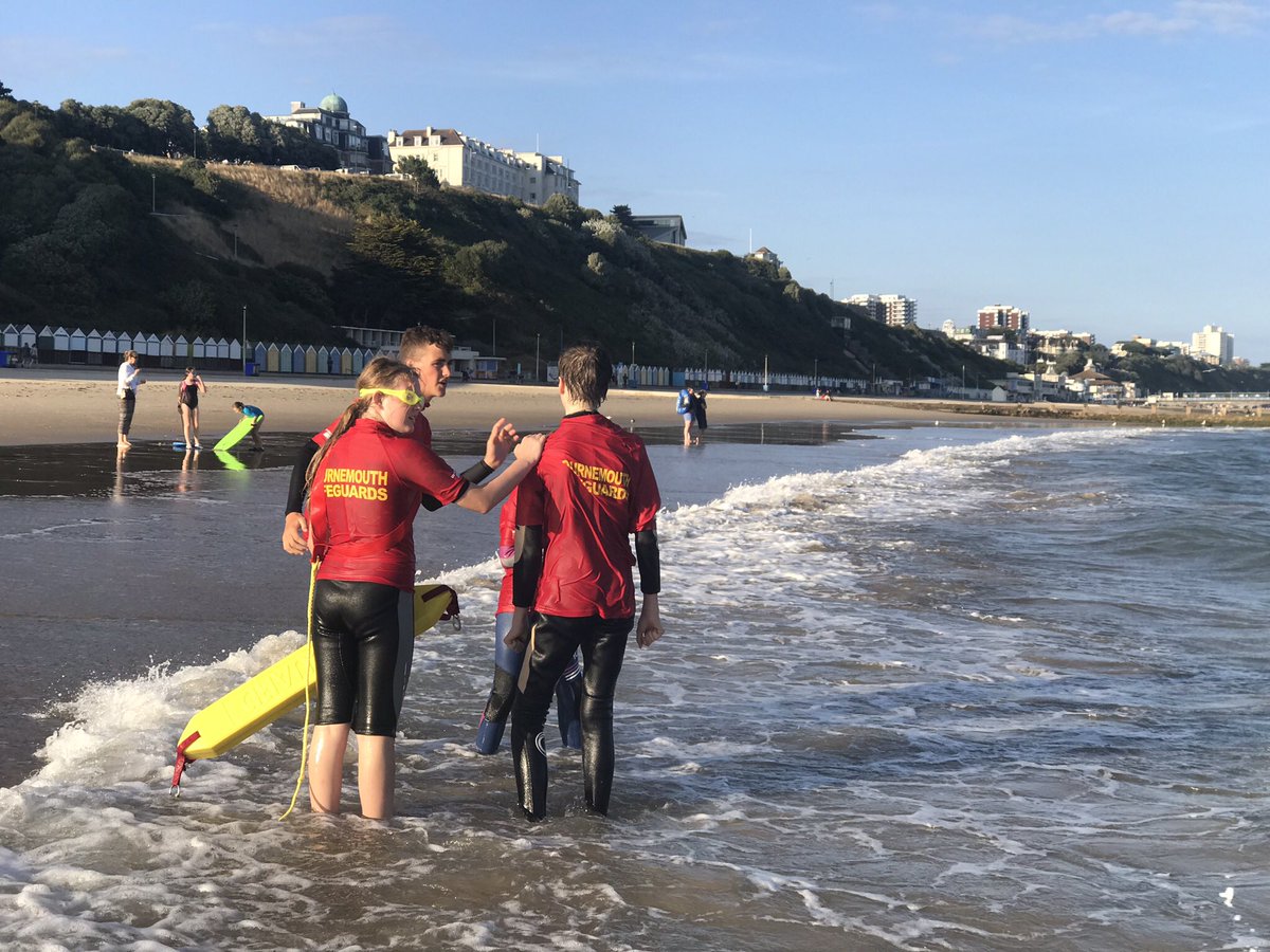 BLGC_Official's tweet photo. Last nights training session was a fun one! We put our youngsters to the test with some multi casualty incident scenarios. Everyone demonstrated some awesome #teamworkmakesthedreamwork and that one day they’ll make great lifeguards! #traineelifeguards #teamBLGC https://t.co/G79wT1X6Hl