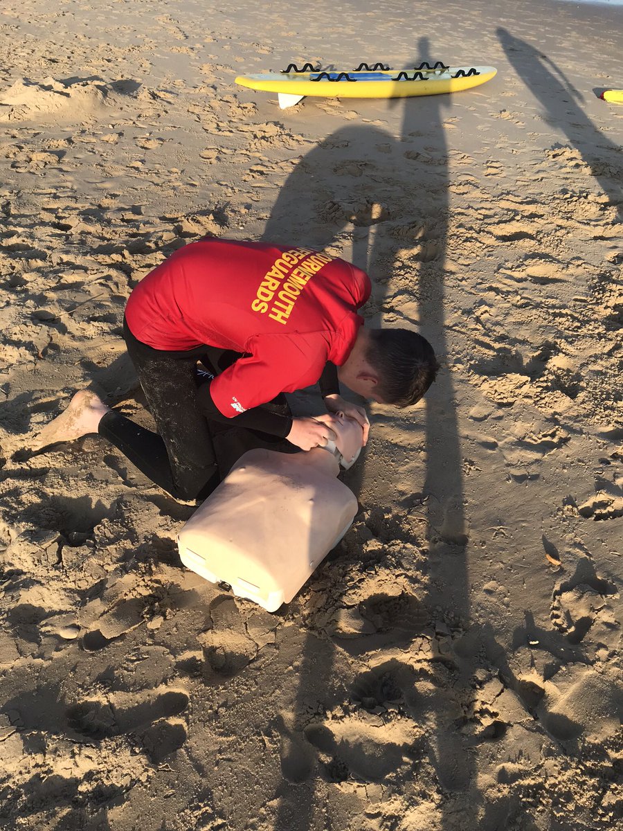 BLGC_Official's tweet photo. Last nights training session was a fun one! We put our youngsters to the test with some multi casualty incident scenarios. Everyone demonstrated some awesome #teamworkmakesthedreamwork and that one day they’ll make great lifeguards! #traineelifeguards #teamBLGC https://t.co/G79wT1X6Hl