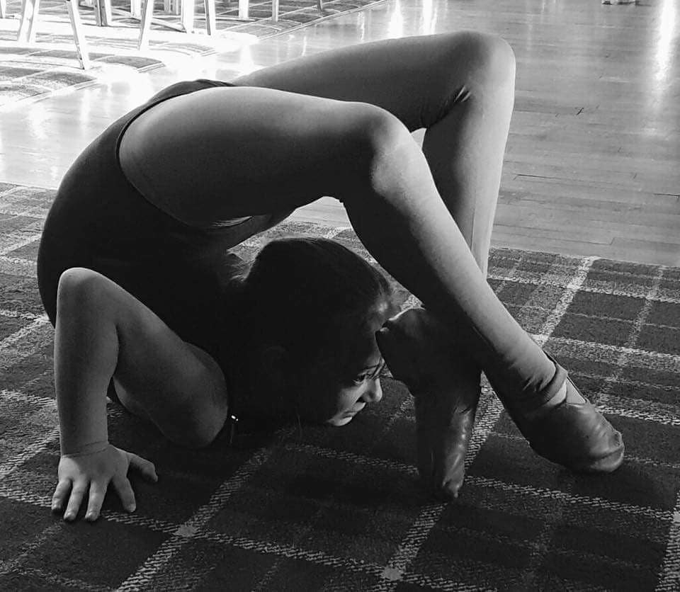 DistinctiveDA's tweet image. Rebecca Kidd has flexibility classes in Budhill every Wednesday all ages and abilities welcome. Rebecca has been an admirable student at DDA herself for the past 6 years and now has her HND in Dance getting an ‘A’ at Glasgow Kelvin College. Your first time trying classes is free