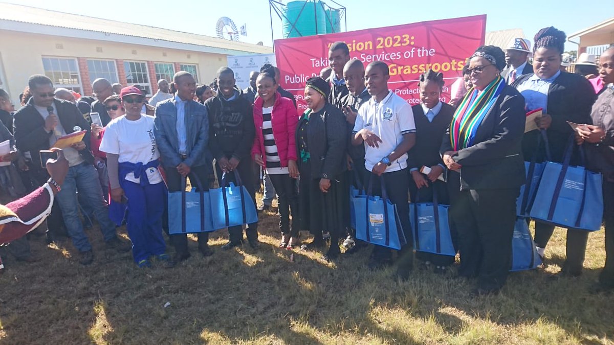 OfficialSASSA's tweet photo. @PublicProtector  @AdvBMkhwebane is also at Mkhephuli Secondary School in Kwaggafontein donating garden materials, paints, a projector and panels for the school library, among others.  #MandelDay #SASSACardSwap https://t.co/zGfWEsYnDj