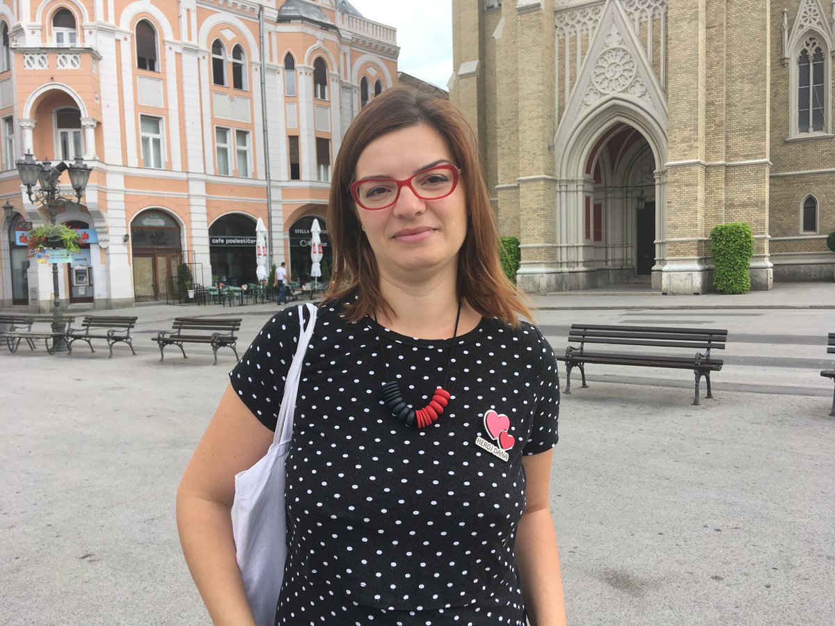 U današnje vreme parovi se teško odlučuju i na jedno dete, a kamoli na petoro! Milena ima petoro dece, pre dva meseca je peto došlo na svet, a ona pored toga ima i posao. Zbog svega toga ona je naša današnja #HerojDana

bit.ly/HeroinaDana

#NS #NoviSad