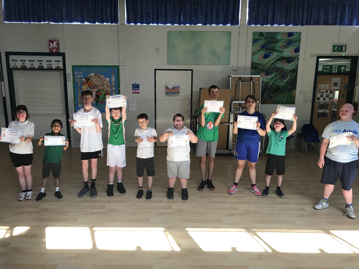 Our fantastic students from Icknield school in Andover, receiving their player of the year certificates! They came on leaps and bounds, and developed a lot in their footballing skills. Have a great summer holiday and we’ll see you back in September ⚽️ #footballinthecommunity