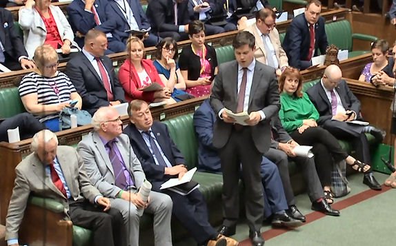 unitetheunion's tweet photo. “It is time government stepped in to take this disastrous PFI contract back in-house” >> Back at #PMQs for the second week in a row >> Hospitals are for treating the sick, not for lining the pockets of investors says @DanCardenMP on Royal Liverpool Hospital https://t.co/4BS3SC7kjz
