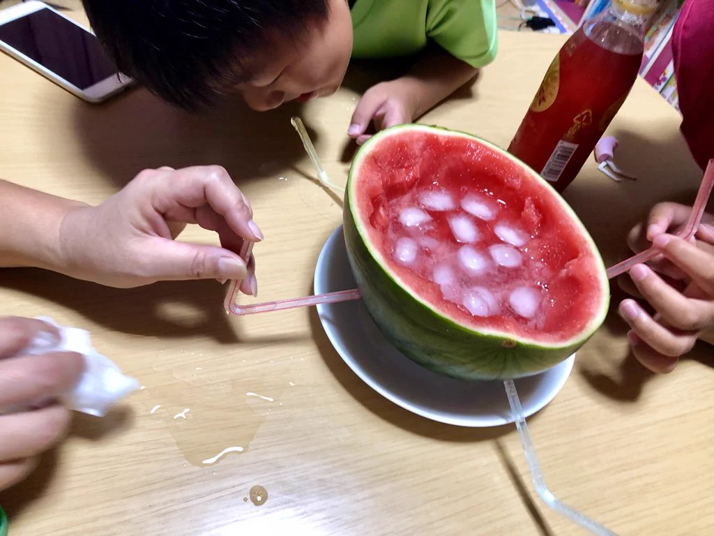 一見「天才かよ」と思った自動飲み器。実は飲みきるまで口を離せない拷問器具だったｗｗｗ