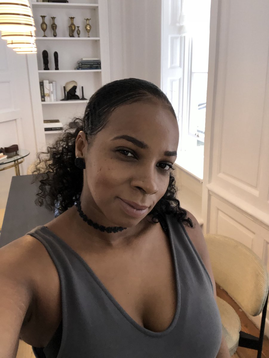 EbonyGaylePR's tweet photo. I’m @weareAllBright ready to deliver my lunch time talk on ‘how to free yourself from the 9-5’. #speaker #bossminded #Entrepreneur #author  #WomeninBusiness #freedom #business #networking #Productivity https://t.co/5hPXoRl74d