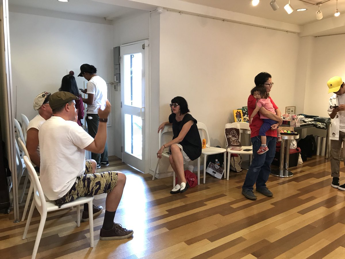 UPSTAIRS_G's tweet photo. 【展示写真】7/16（月・祝）に開催された「STEVE CABALLERO AND BRIAN BENT INVADE TOKYO ART SHOW」 
の様子から。
1日だけの、贅沢なアート空間でした！ #upstairsgallery 
#stevencaballero #brianbent https://t.co/YeSUbitlnZ