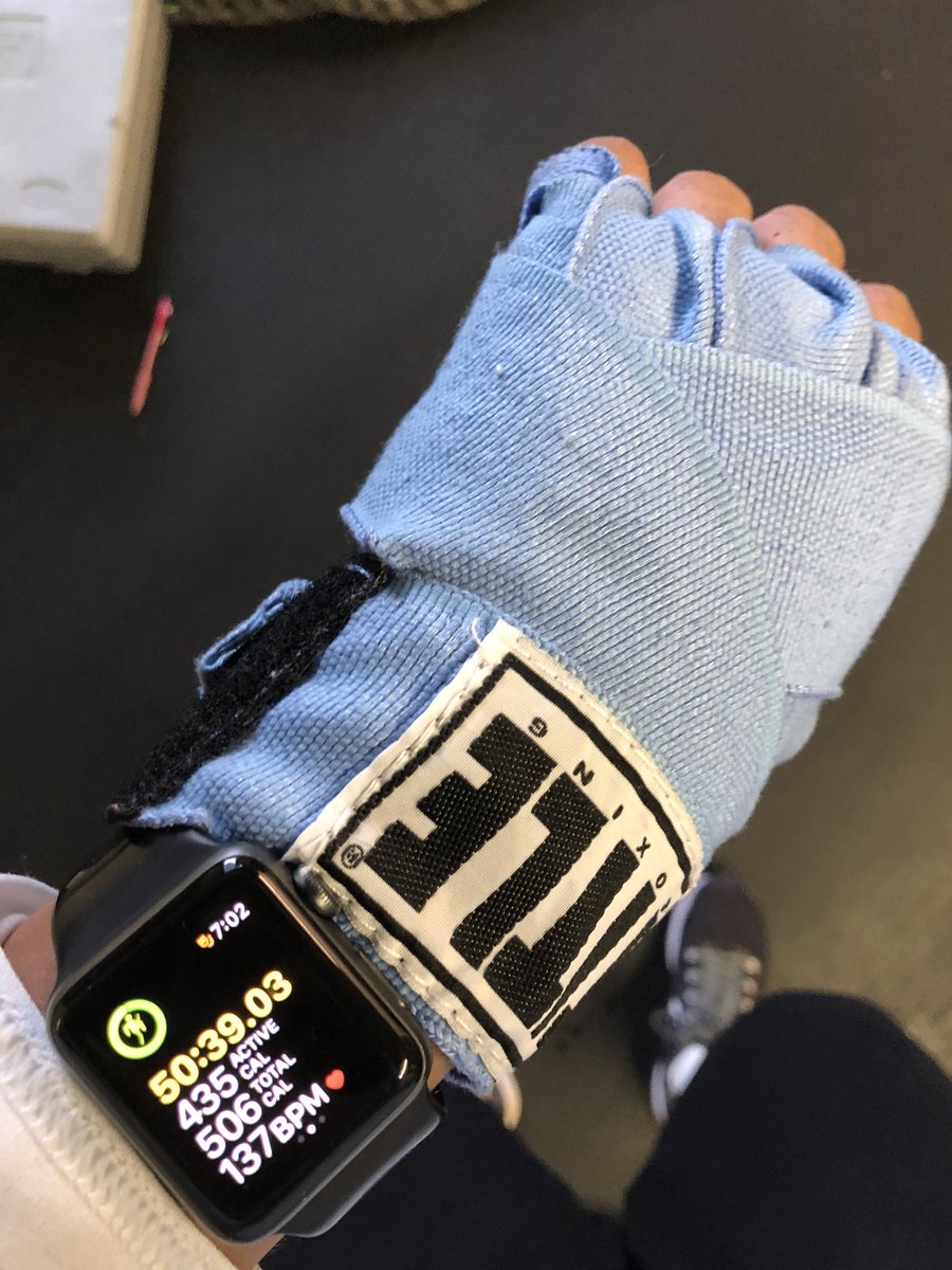 CoachA_Smith's tweet photo. Got that early morning boxing workout in ✅! #6am #WinTheDay #IgotHands 🤷🏽♀️ lol https://t.co/WDADJJaKCn