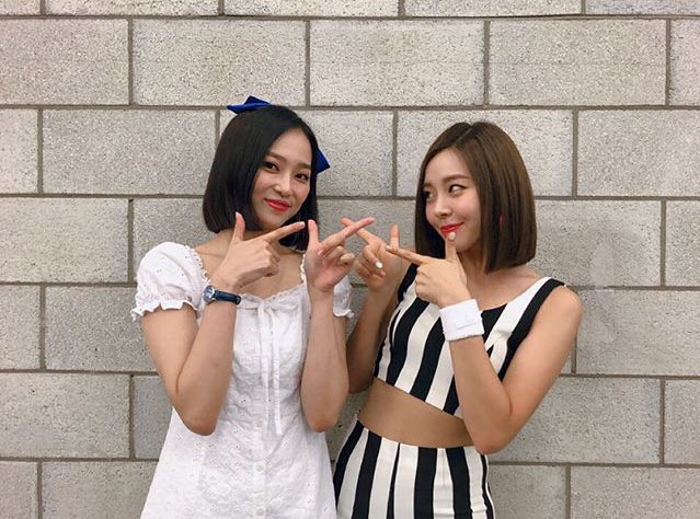 fy_lacode's tweet photo. [Bitnagram] 180718 Instagram Update #5: 
–
올여름 단발병을 유발하지 👩🏻✌🏻
We know you wanna cut your hair too
#예은 #애슐리 #CLCLC
https://t.co/6a9C6Xkwpk
#LADIESCODE #ASHLEY #레이디스코드 #애슐리 #CLC #YEEUN https://t.co/AhIGMMgNQK