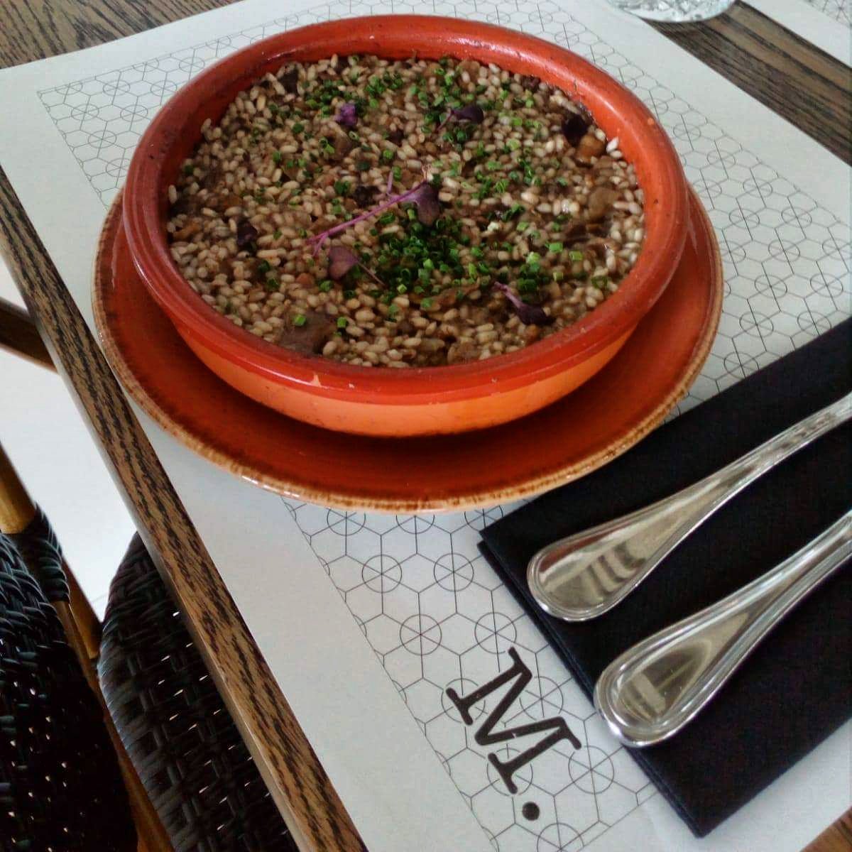 Para hoy #miércoles #Manso ha preparado de #PlatodelDía:
#Arroz con morcilla y setas. 
+ Otro que elijas de una selección de nuestra si quieres completar tu #menú ejecutivo.

*Aceptamos ticket #restaurante.
Zona Triana
Reservas@mansolaspalmas.com 
928 367 450 / 648 233 361