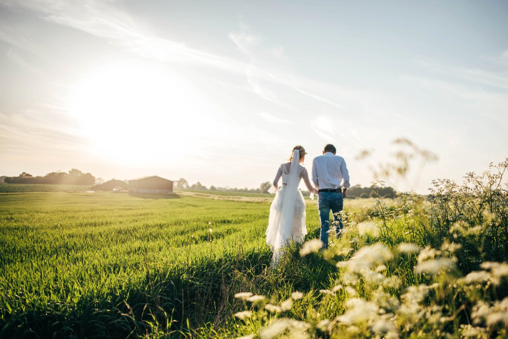 Happy Monday! Huge thanks to <a href="/LoveMyDressBlog/">Love My Dress®</a> for featuring this beautiful shoot here <a href="/LodgeFarmBarns/">Lodge Farm Barns</a> by Starry Eyed Weddings #weddinginspo lovemydress.net/blog/2018/07/w…