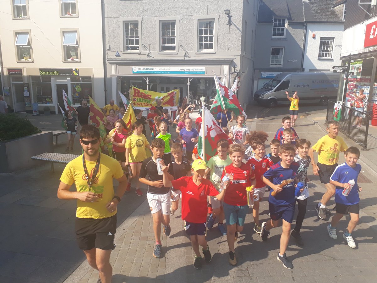 Barn y bobl!

Buoch chi'n rhedeg, stiwardio, cefnogi neu noddi <a href="/RasyrIaith/">Ras yr Iaith</a> eleni? Wnewch chi gymryd 60 eiliad i lenwi'r holiadur syml yma? Diolch 

surveymonkey.co.uk/r/P5K8L8L

#rasyriaith